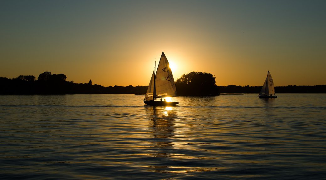 sea-dawn-sunset-boats